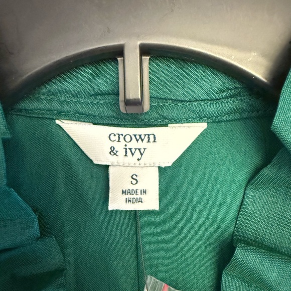 Crown & Ivy Hunter Green Top, Size Small
CHIC HOLIDAY ATTIRE!!! - Picture 11 of 12